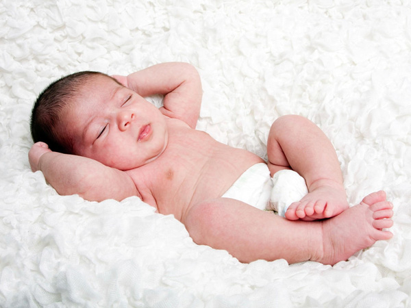 Giấc ngủ của trẻ sơ sinh: 5 nguyên tắc vàng cho mẹ
