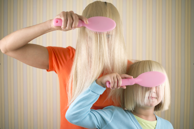 kỹ năng dạy trẻ chải tóc 