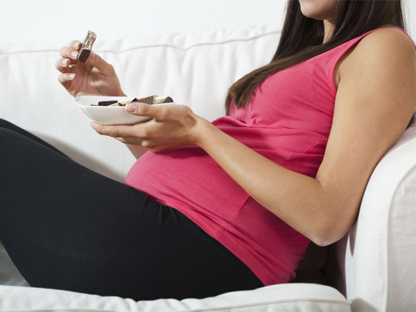 Mang thai đói bụng liên tục phải làm sao?