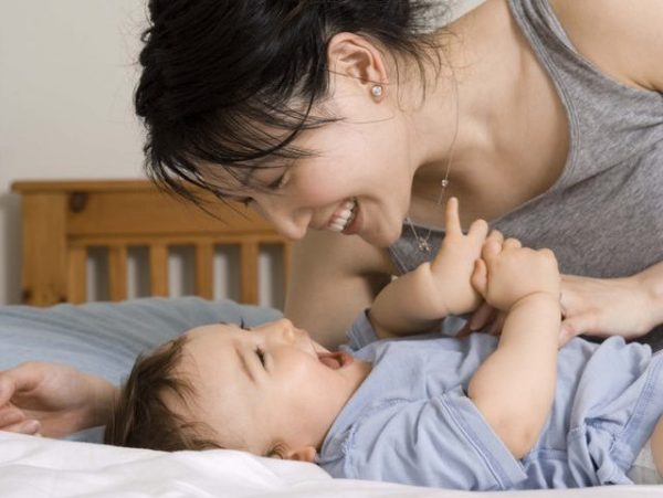 Trẻ sơ sinh bị tiêu chảy mẹ nên ăn gì?