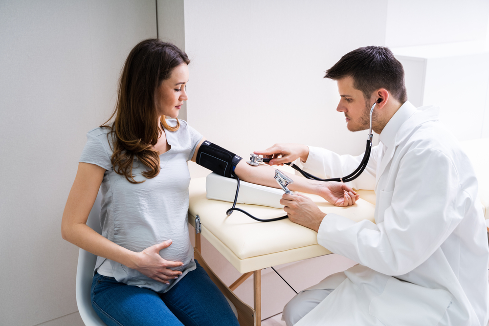 lịch khám thai lần thứ 3: Kiểm tra huyết áp