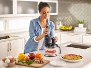 Điều gì khiến máy xay cầm tay tuyệt vời khi nấu ăn cho bé?