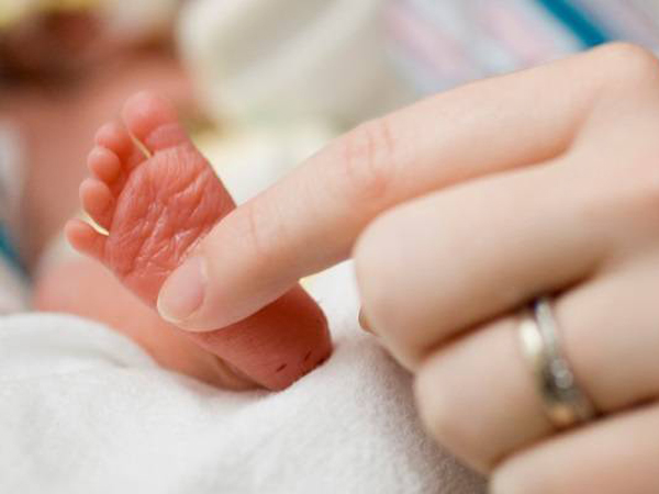 Dấu hiệu sinh non: Nguyên nhân và cách chăm sóc bé sinh non