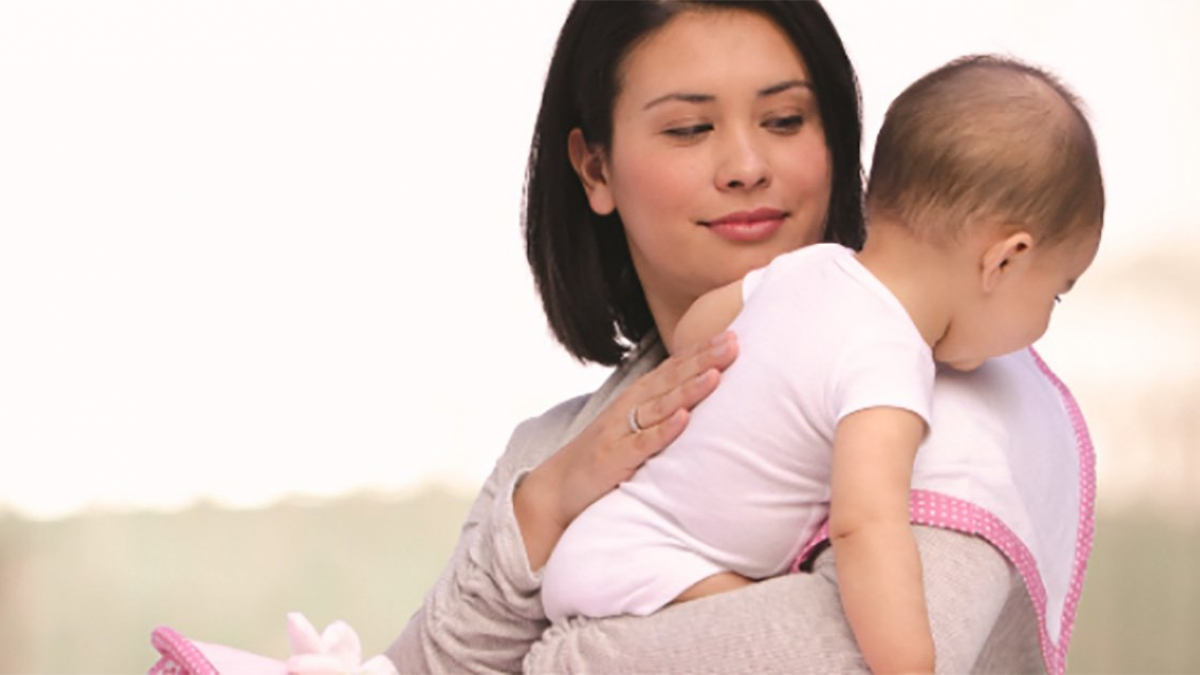 Mẹ phải làm gì để khắc phục tình trạng trẻ sơ sinh bị trớ sữa?