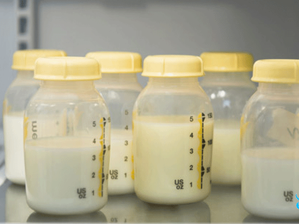 Những lưu ý giúp mẹ bảo quản sữa vắt được lâu nhất | websosanh.vn