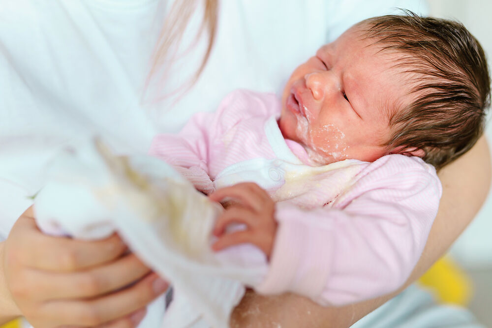 Trẻ sơ sinh bị trớ sữa: Nguyên nhân và cách khắc phục hiệu quả