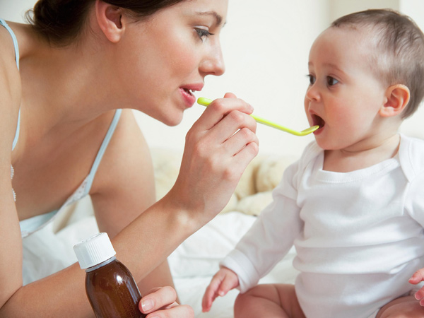 Mẹo cho trẻ sơ sinh uống thuốc dễ như ăn kẹo mẹ nên biết