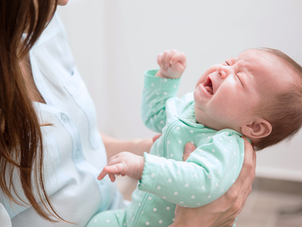 4 thời điểm trẻ sơ sinh khóc nhiều và cách dỗ dành hiệu quả