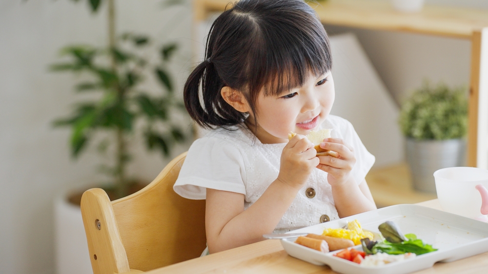 Chế độ ăn uống và dinh dưỡng cho trẻ 1 tuổi khỏe mạnh