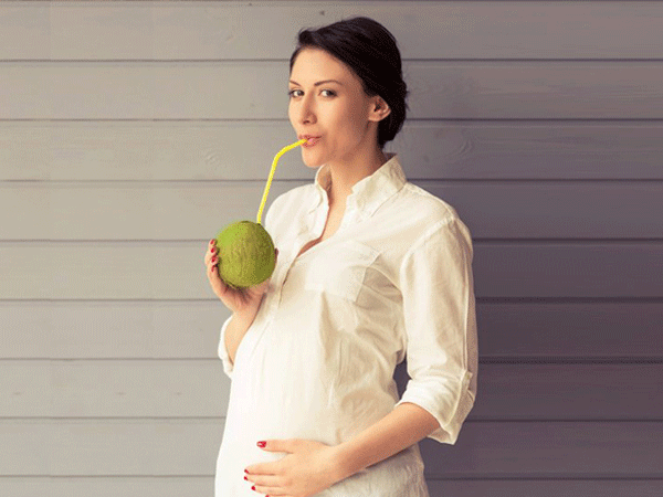 Bà bầu uống nước dừa có tác dụng gì? Khi nào nên uống nước dừa?