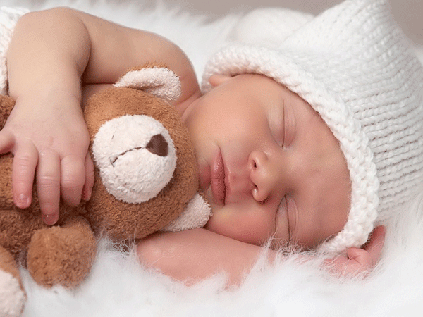 trẻ sơ sinh ngủ nhiều có tốt không 