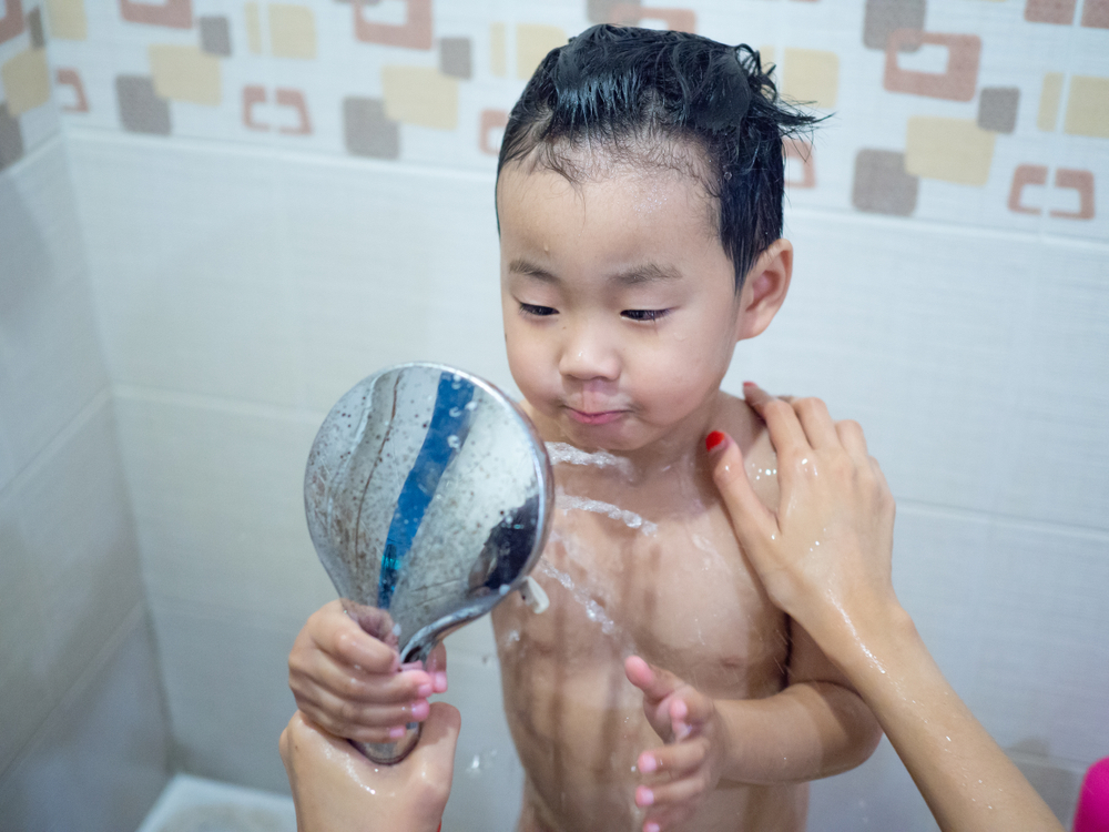 cách tắm cho trẻ