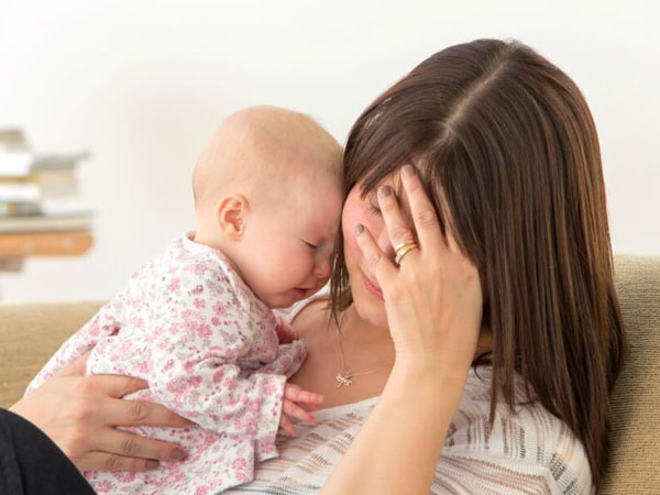 Bí kíp giảm nhanh chứng đau đầu sau sinh tại nhà