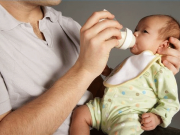 Bé tử vong do sặc sữa: Sơ cứu dễ nhưng đâu phải mẹ nào cũng biết!