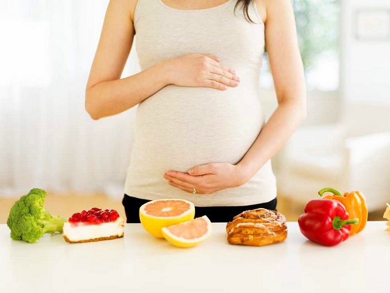 Phụ nữ có thai nên ăn gì trong 3 tháng đầu để "mẹ tròn con vuông"?