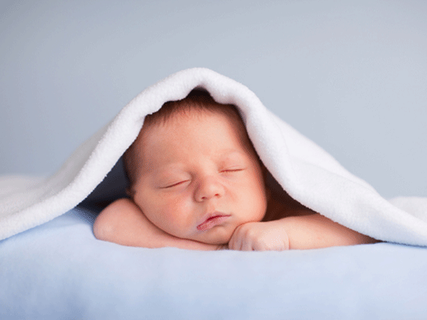 tư thế ngủ của trẻ sơ sinh 1
