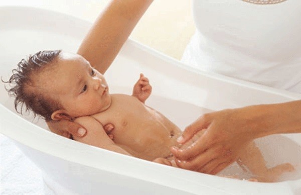 nhiệt độ nước tắm cho trẻ sơ sinh 3
