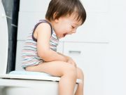 Những cách trị táo bón cho trẻ sơ sinh mẹ cần biết