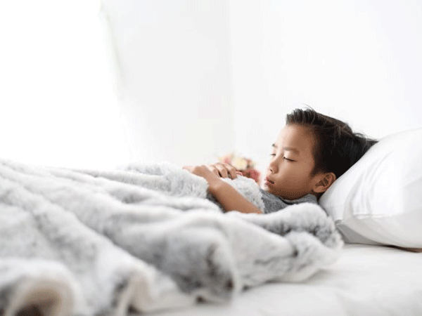 4 mẹo dễ ợt để giúp bé tập ngủ một mình "ngon lành cành đào"