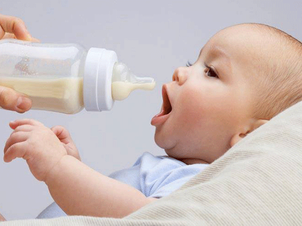 Công thức chuẩn xác tính lượng sữa cho trẻ sơ sinh