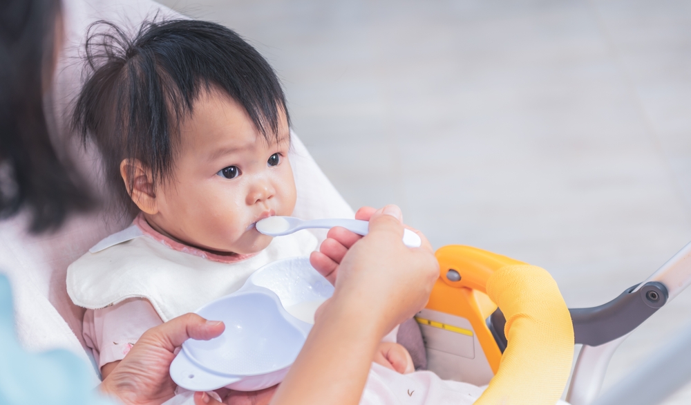 Dấu hiệu trẻ sơ sinh bị thiếu canxi và cách bổ sung canxi cho bé