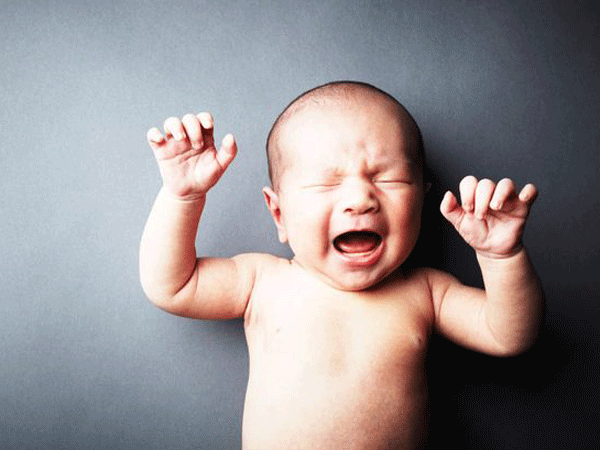 Phân biệt khóc dạ đề ở trẻ sơ sinh và các chứng khóc đêm thông thường
