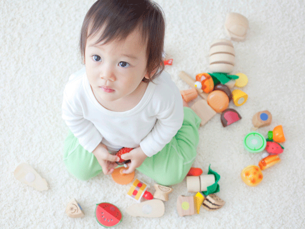 5 đồ chơi cho trẻ 6 tháng tuổi chơi cả ngày không chán