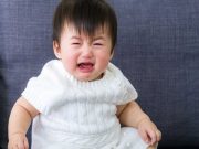 Trẻ 2 tuổi hay khóc đêm, nguyên nhân và cách khắc phục