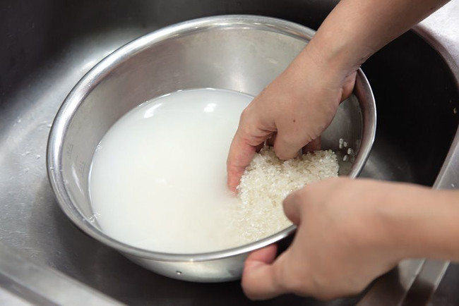 Cách làm bột gạo cho bé ăn dặm