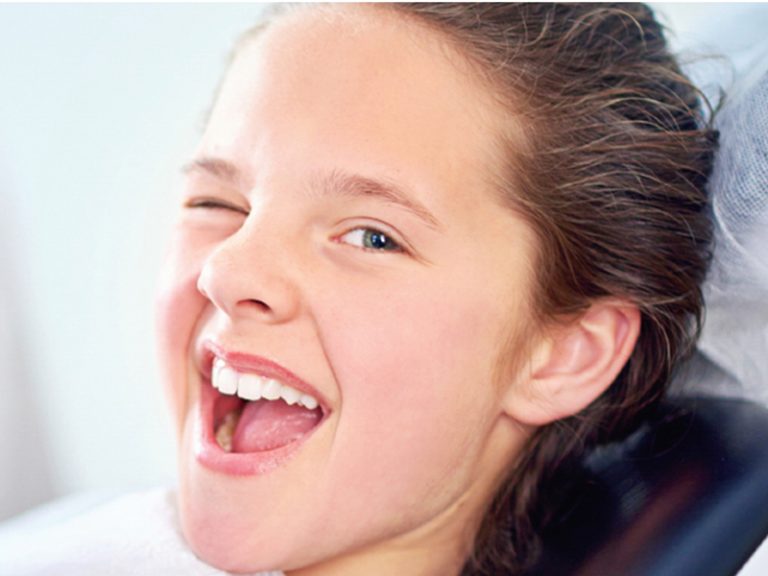 Trẻ thay răng sớm có tốt không?
