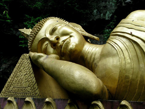 Tư thế ngủ giống Phật