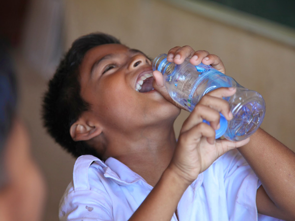 Trẻ em uống nhiều nước có tốt cho sức khỏe?