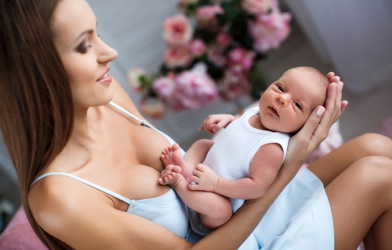 Chăm sóc mẹ sau sinh tháng đầu đúng cách để mau phục hồi