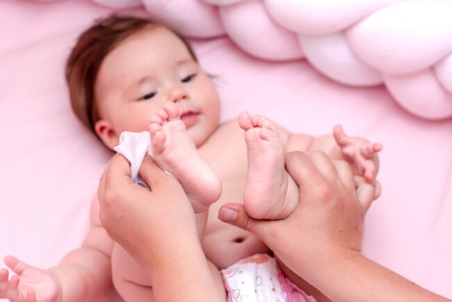 Những hiểu lầm phổ biến về vùng kín bé gái hầu như mẹ nào cũng mắc