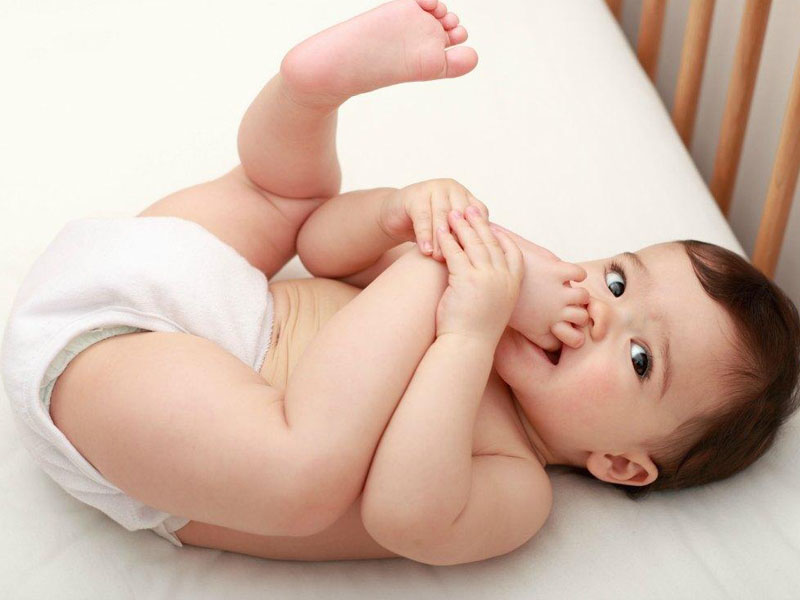 Trẻ sơ sinh bị nổi mụn mủ trên đầu có nguy hiểm không?