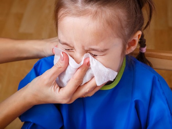 bé bị sổ mũi phải làm sao?