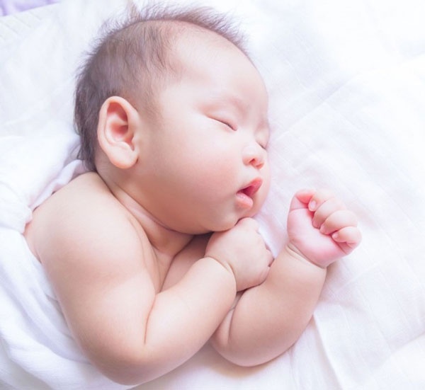 Chế độ ngủ của trẻ sơ sinh 10 ngày tuổi
