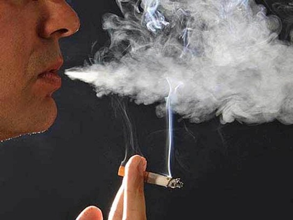 Thực hư chuyện người lớn hút thuốc ngoài sân, trẻ nhỏ ở trong nhà vẫn bị viêm phổi