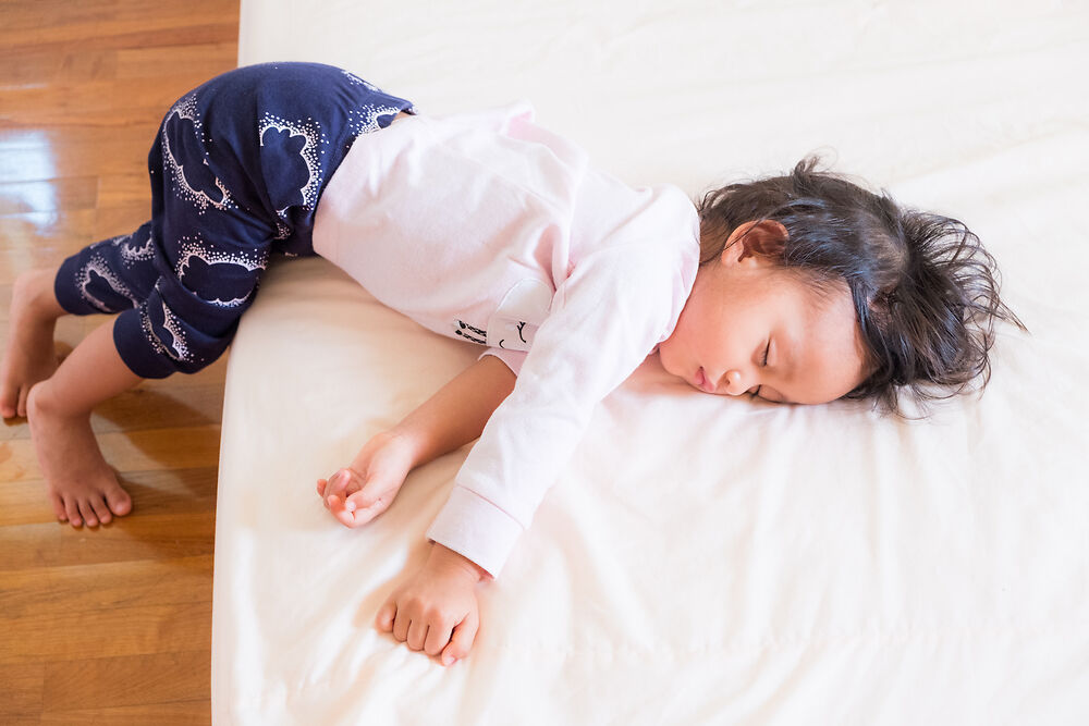 Trẻ bao nhiêu tuổi thì ngủ riêng là phù hợp với sự phát triển?