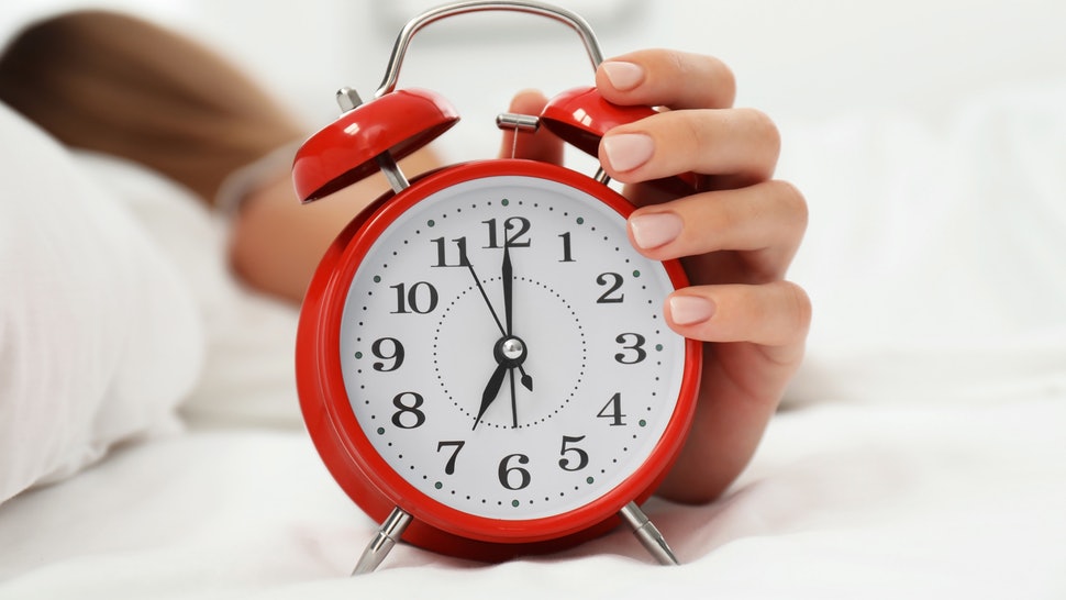 Bỏ thói quen xem đồng hồ khi bị thức giấc giữa đêm 