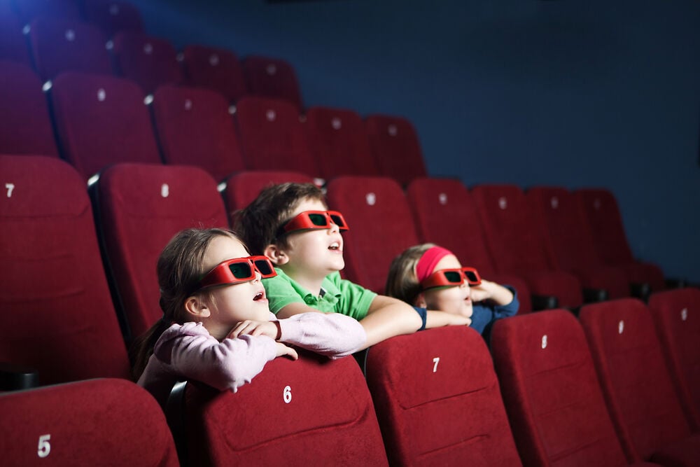 trẻ em mấy tuổi được vào rạp chiếu phim