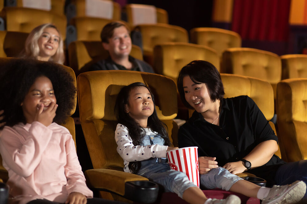 Trẻ em mấy tuổi được vào rạp chiếu phim? Rạp chiếu phim có cho trẻ em vào không?