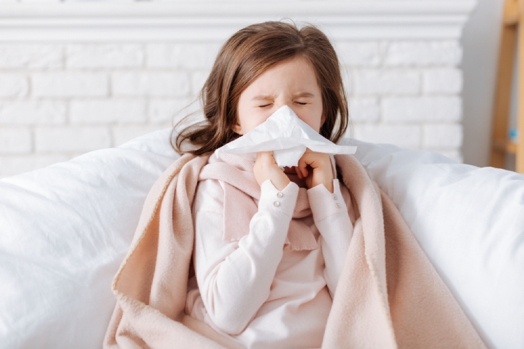 triệu chứng trẻ bị sốt virus
