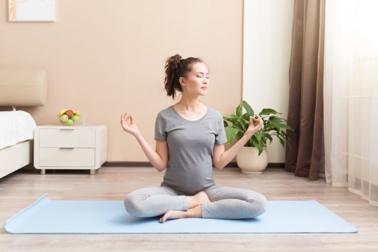 bà bầu mang thai 23 tuần tập yoga