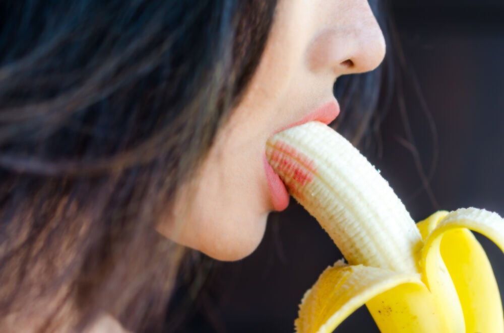 Quan hệ tình dục bằng miệng có sao không? Cách oral sex thăng hoa