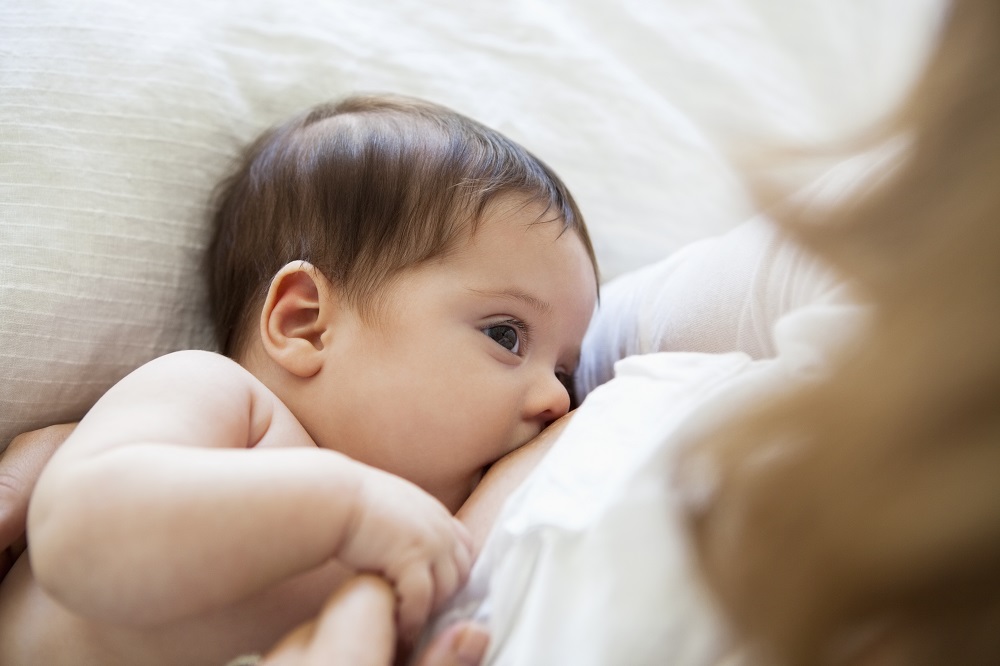 Làm gì khi trẻ sơ sinh bị sốt