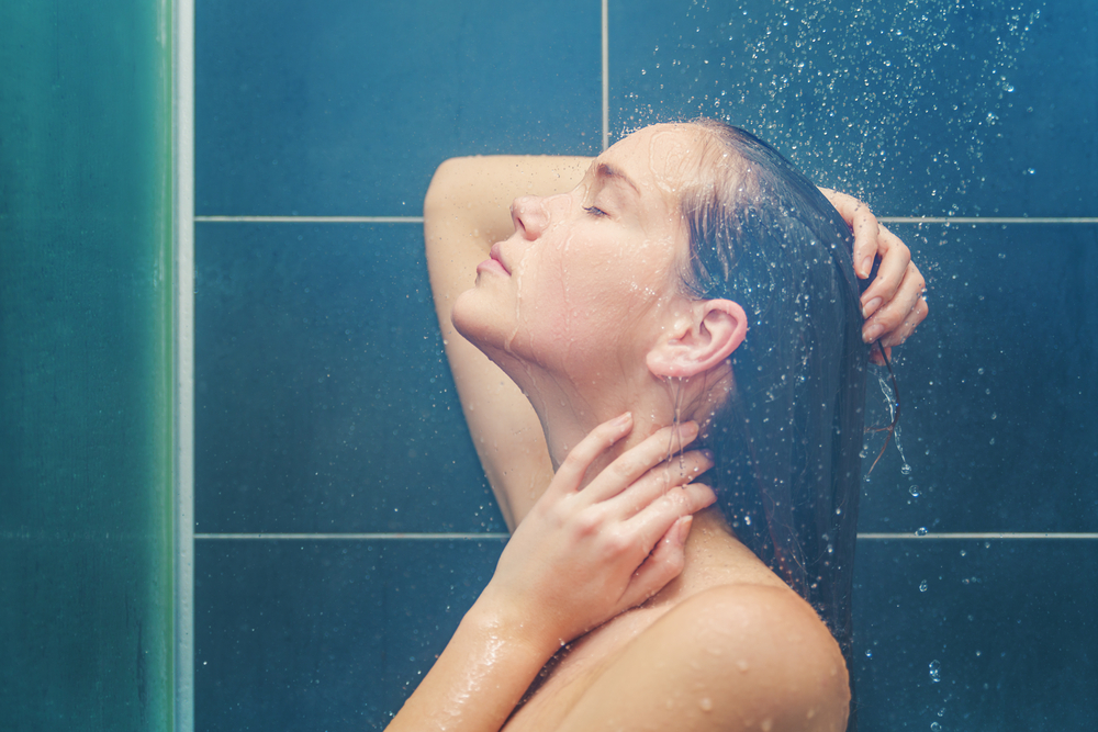 Cách điều trị mụn rộp sinh dục tại nhà: Tắm nước ấm
