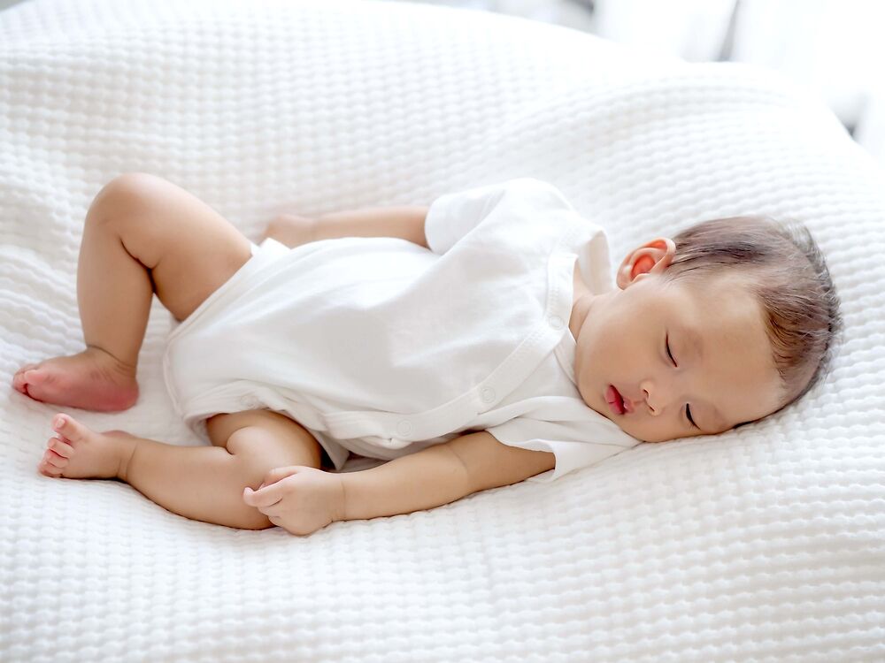 Trẻ 3 tháng tuổi ngủ bao nhiêu là đủ?