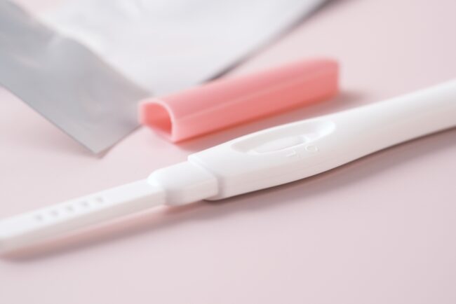 Que thử thai chính xác sẽ giúp bạn biết được kết quả một cách rõ ràng và chính xác nhất. Hãy xem hình ảnh liên quan để tìm hiểu những loại que thử thai chính xác mà bạn có thể sử dụng.