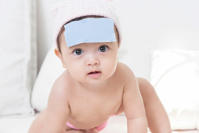 Trẻ 6 tháng bị sốt: mẹ cần làm gì để tránh biến chứng nguy hiểm?